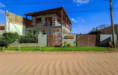 Imagem: A casa possui 3 Dormitórios, 4 Banheiros, 4 Vagas na garagem