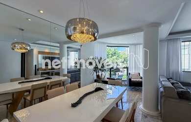 Imagem: O apartamento possui 4 Dormitórios, 2 Banheiros, 2 Vagas na