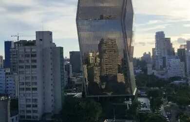 Imagem: O depósito possui 5 Vagas na garagem e 277m² de Área e está