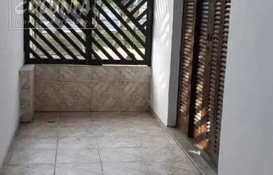 Imagem: A casa possui 2 Dormitórios, 2 Banheiros, 3 Vagas na garagem