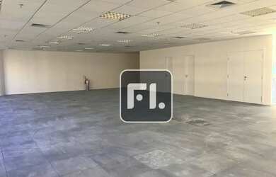 Imagem: O depósito possui 5 Vagas na garagem, 204m² de Área e está