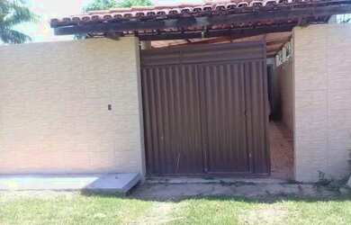 Imagem: A casa possui 4 Dormitórios e Acomodam 10 pessoas e está localizado