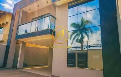 Imagem: A casa possui 4 Dormitórios, 4 Banheiros, 5 Vagas na garagem