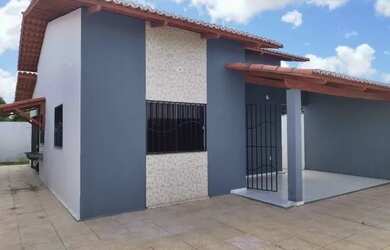 Imagem: A casa possui 3 Dormitórios, 2 Banheiros, 3 Vagas na garagem