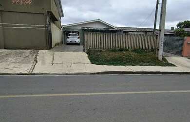 Imagem: A casa possui 3 Dormitórios, 2 Banheiros, 3 Vagas na garagem