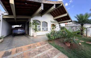 Imagem: A casa possui 3 Dormitórios, 2 Banheiros, 280m² de Área