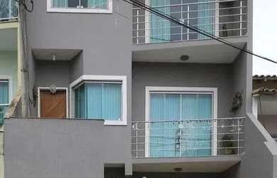 Imagem: A casa possui 3 Dormitórios, 3 Banheiros, 2 Vagas na garagem