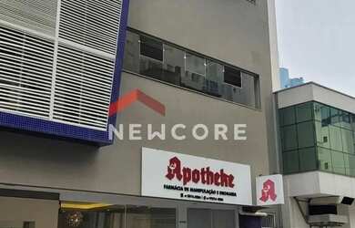 Imagem: O depósito possui 1 Vaga na garagem, 190m² de Área e está