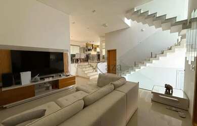 Imagem: A casa em condomínio possui 3 Dormitórios, 4 Banheiros, 4