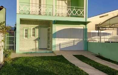 Imagem: A casa possui 3 Dormitórios, 4 Banheiros, 1 Vaga na garagem