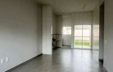 Imagem: A casa possui 3 Dormitórios, 2 Banheiros, 1 Vaga na garagem