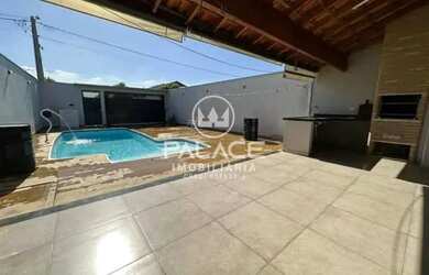 Imagem: A casa possui 1 Dormitório, 1 Banheiro, 3 Vagas na garagem