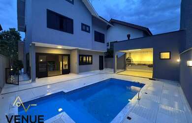 Imagem: A casa em condomínio possui 3 Dormitórios, 3 Banheiros, 5