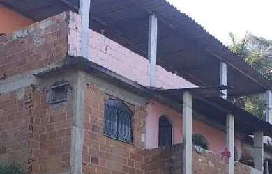 Imagem: A casa possui 3 Dormitórios, 2 Banheiros e está localizado