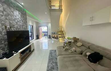 Imagem: A casa em condomínio possui 4 Dormitórios, 2 Banheiros, 1