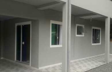 Imagem: A casa possui 3 Dormitórios, 1 Banheiro e está localizado