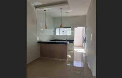 Imagem: A casa possui 2 Dormitórios, 2 Banheiros, 1 Vaga na garagem