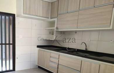 Imagem: A casa em condomínio possui 2 Dormitórios, 3 Banheiros, 2