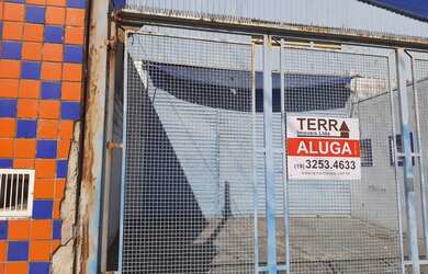 Imagem: O depósito possui 3 Vagas na garagem e 215m² de Área e está