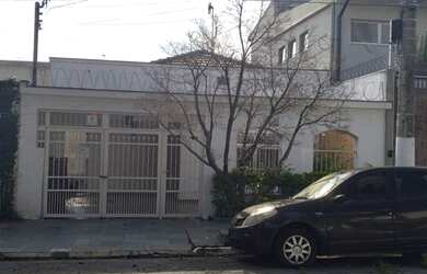 Imagem: A casa possui 4 Dormitórios, 3 Banheiros, 2 Vagas na garagem