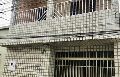 Imagem: A casa possui 4 Dormitórios, 3 Banheiros, 1 Vaga na garagem