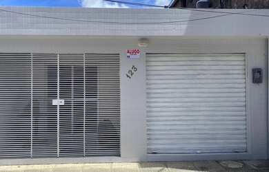 Imagem: A casa possui 1 Dormitório, 2 Banheiros e está localizado