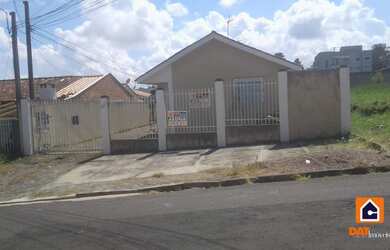 Imagem: A casa possui 3 Dormitórios, 2 Banheiros, 1 Vaga na garagem