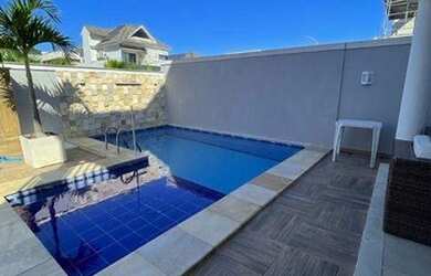 Imagem: A casa em condomínio possui 4 Dormitórios, 5 Banheiros, 3