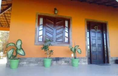 Imagem: A casa em condomínio possui 3 Dormitórios, 2 Banheiros, 2