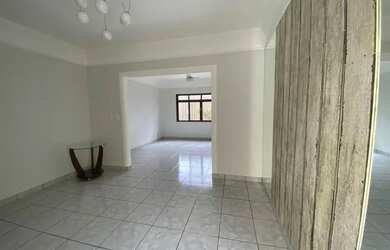 Imagem: A casa possui 3 Dormitórios, 2 Banheiros e 100m² de Área