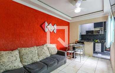 Imagem: O apartamento possui 2 Dormitórios, 1 Banheiro, 1 Vaga na garagem