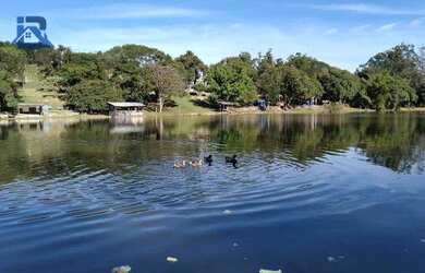 Imagem: A casa em condomínio possui 2 Dormitórios, 2 Banheiros e 170m²