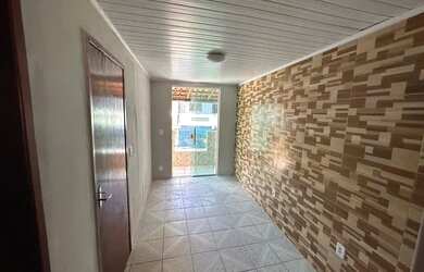 Imagem: A casa possui 2 Dormitórios, 1 Banheiro e está localizado