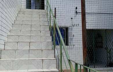 Imagem: A casa possui 3 Dormitórios, 1 Banheiro, 1 Vaga na garagem