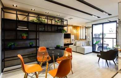 Imagem: O apartamento possui 2 Dormitórios, 1 Banheiro, 1 Vaga na garagem