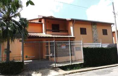 Imagem: A casa para alugar possui 3 Dormitórios, 3 Banheiros, 2 Vagas