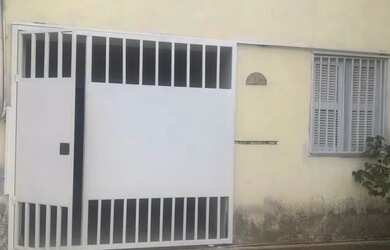 Imagem: A casa possui 2 Dormitórios, 2 Banheiros, 1 Vaga na garagem