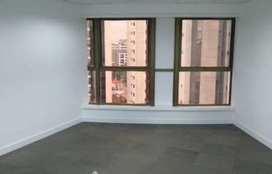 Imagem: O depósito possui 4 Vagas na garagem e 180m² de Área e está