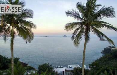 Imagem: A casa em condomínio possui 5 Dormitórios, 5 Banheiros, 5