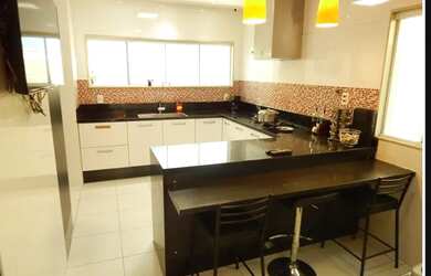 Imagem 6: Casa de condomínio para aluguel tem 255 metros quadrados com 4 quartos