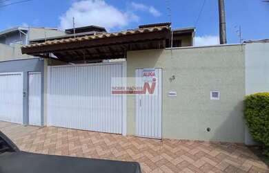 Imagem: A casa possui 3 Dormitórios, 2 Banheiros, 3 Vagas na garagem