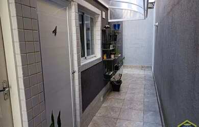 Imagem: A casa possui 2 Dormitórios, 1 Banheiro, 1 Vaga na garagem