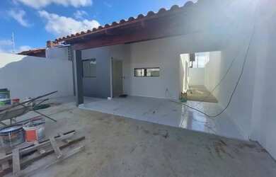 Imagem: A casa possui 2 Dormitórios, 2 Banheiros e está localizado