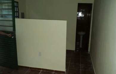 Imagem: A casa possui 1 Dormitório, 1 Banheiro, 55m² de Área e está