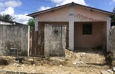 Imagem: A casa possui 2 Dormitórios, 2 Banheiros, 1 Vaga na garagem