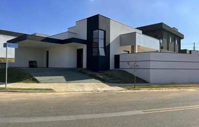 Imagem: A casa em condomínio possui 3 Dormitórios, 4 Banheiros, 2