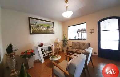 Imagem: A casa possui 3 Dormitórios, 1 Banheiro, 2 Vagas na garagem