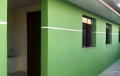 Imagem: A casa possui 1 Dormitório, 1 Banheiro, 1 Vaga na garagem e