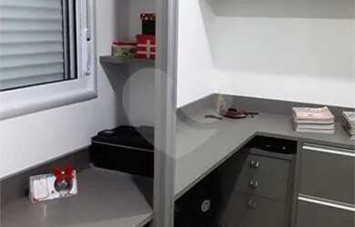 Imagem: O apartamento possui 2 Dormitórios, 1 Banheiro, 2 Vagas na