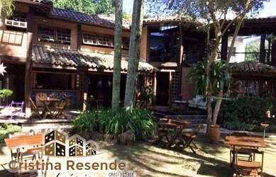 Imagem: A casa possui 4 Dormitórios, 4 Banheiros e 410m² de Área